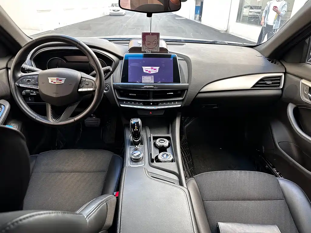 Cadillac CT5 — фото 4