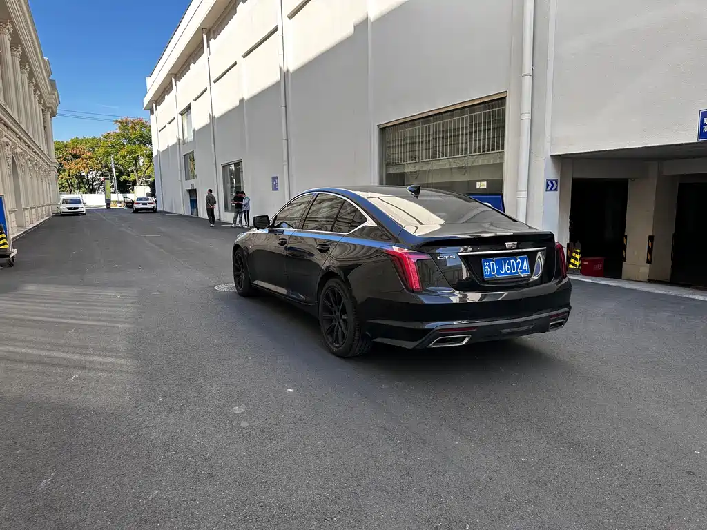 Cadillac CT5 — фото 8