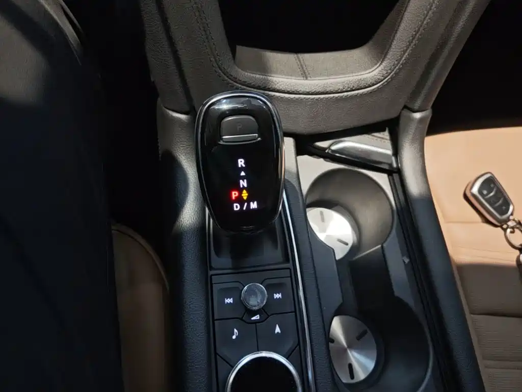 Cadillac XT5 — фото 14