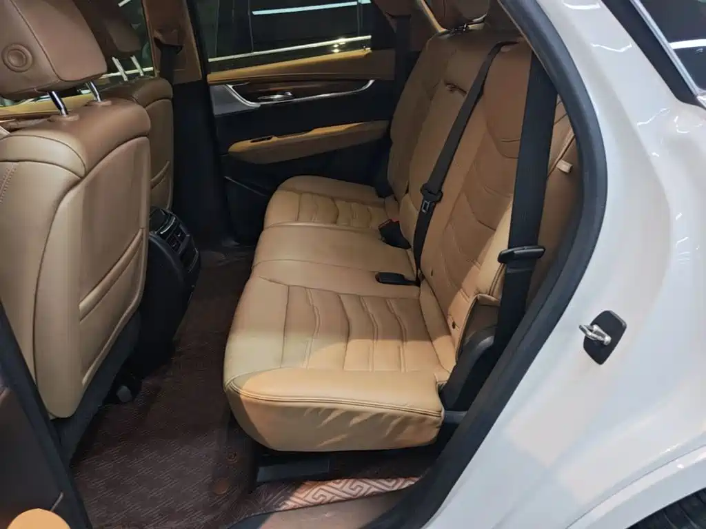 Cadillac XT5 — фото 17