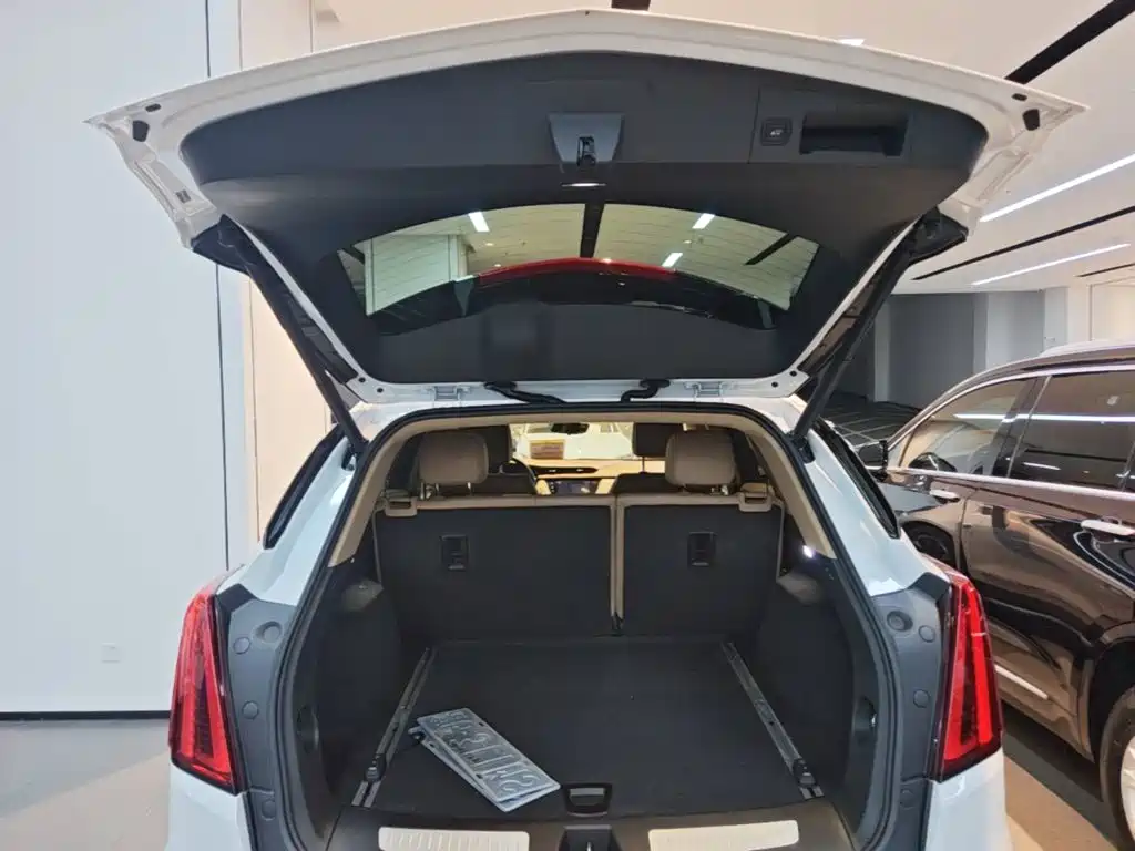 Cadillac XT5 — фото 19
