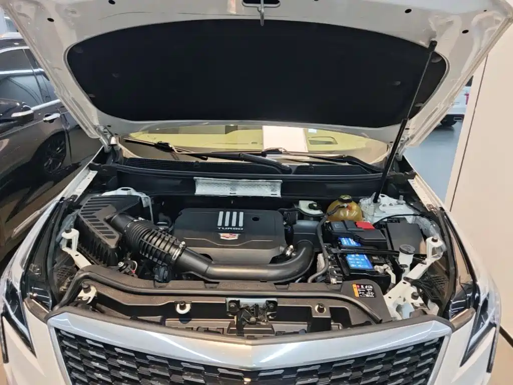 Cadillac XT5 — фото 20