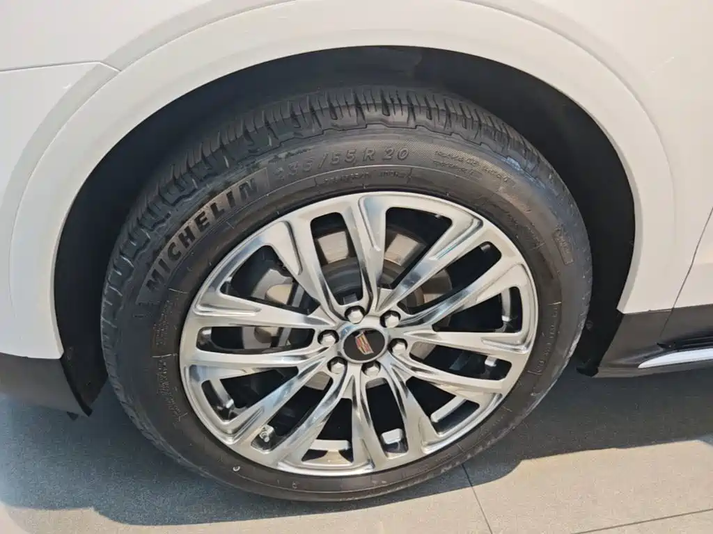 Cadillac XT5 — фото 23