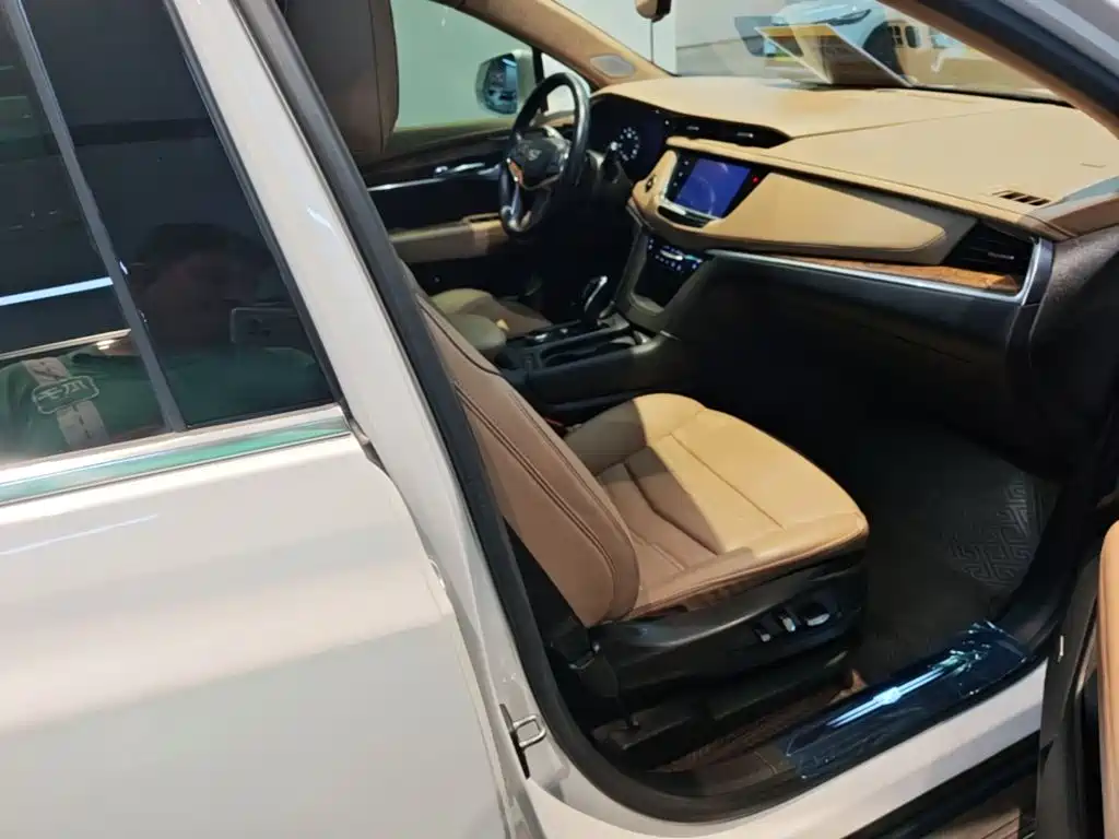 Cadillac XT5 — фото 25