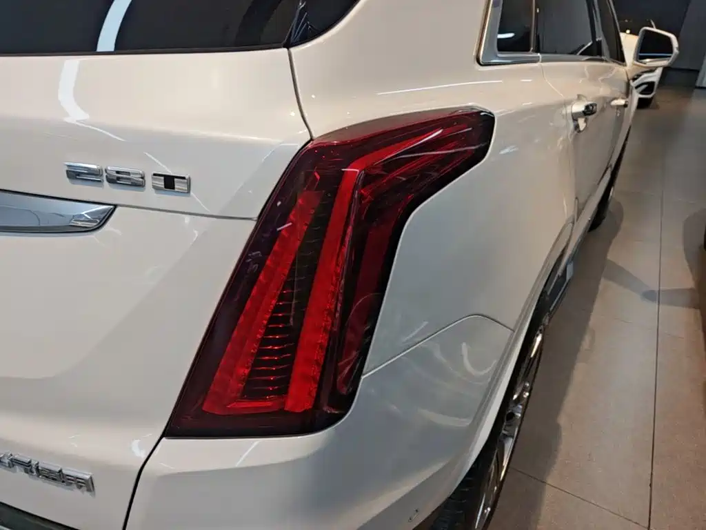 Cadillac XT5 — фото 8