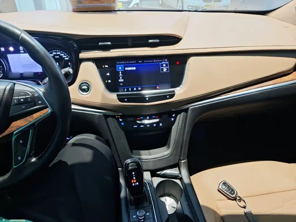 Cadillac XT5 — фото 10