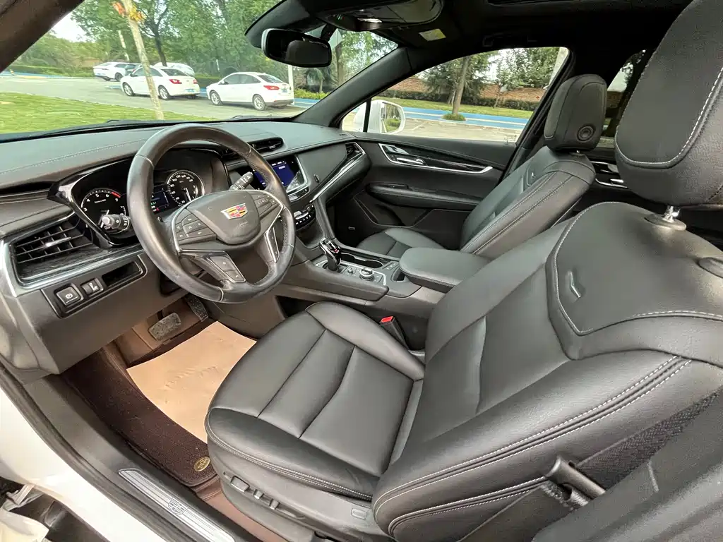 Cadillac XT5 — фото 11