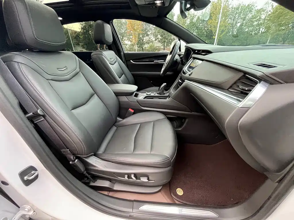 Cadillac XT5 — фото 14