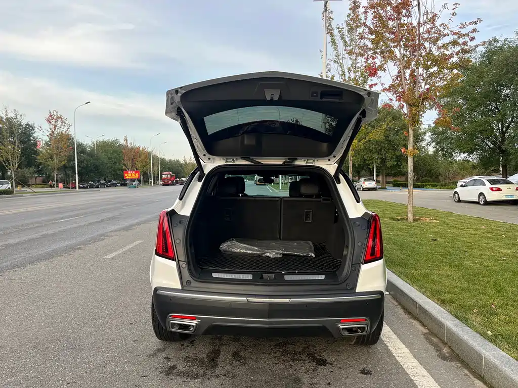 Cadillac XT5 — фото 19