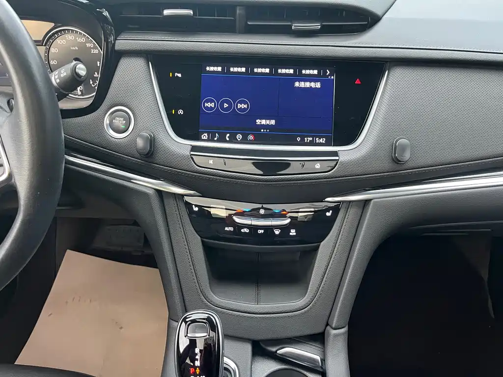 Cadillac XT5 — фото 7