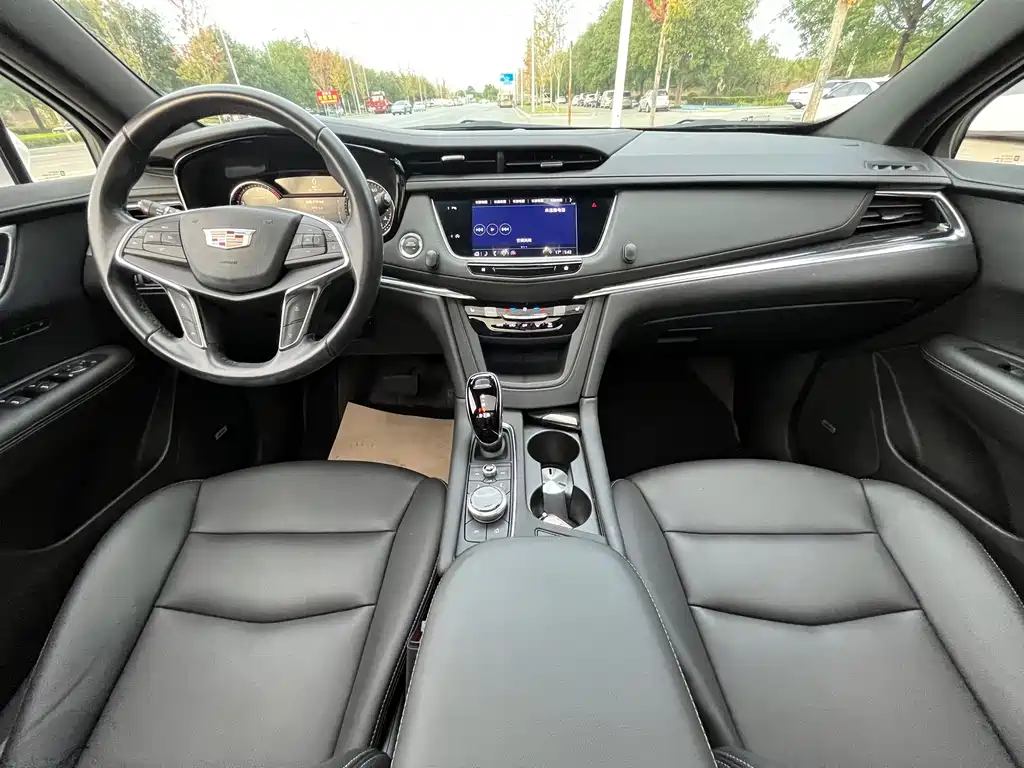 Cadillac XT5 — фото 8