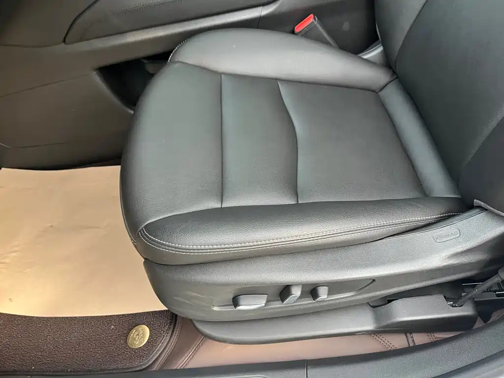 Cadillac XT5 — фото 9