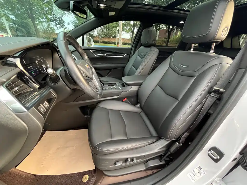 Cadillac XT5 — фото 10