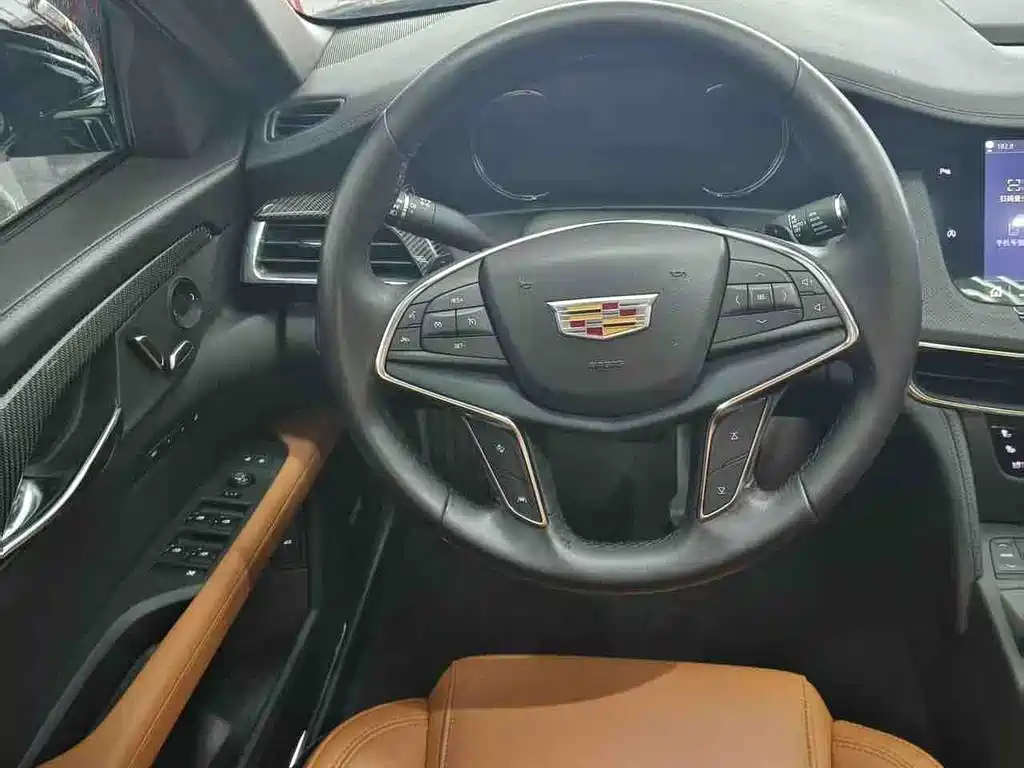 Cadillac CT6 — фото 8