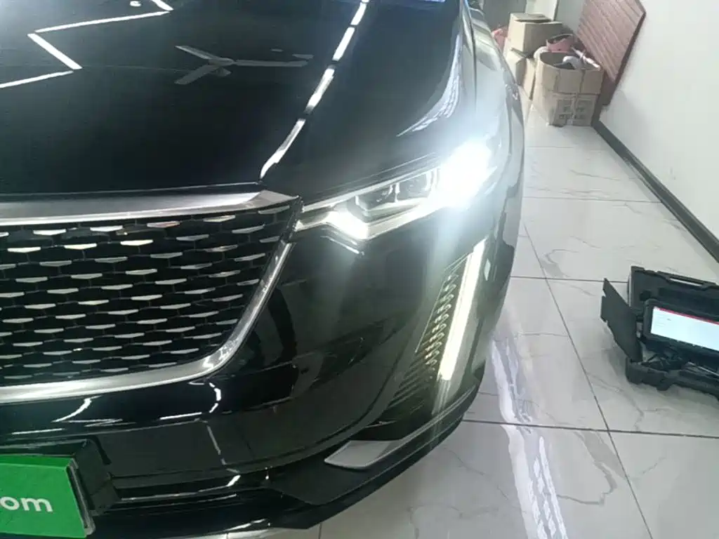 Cadillac XT6 — фото 24
