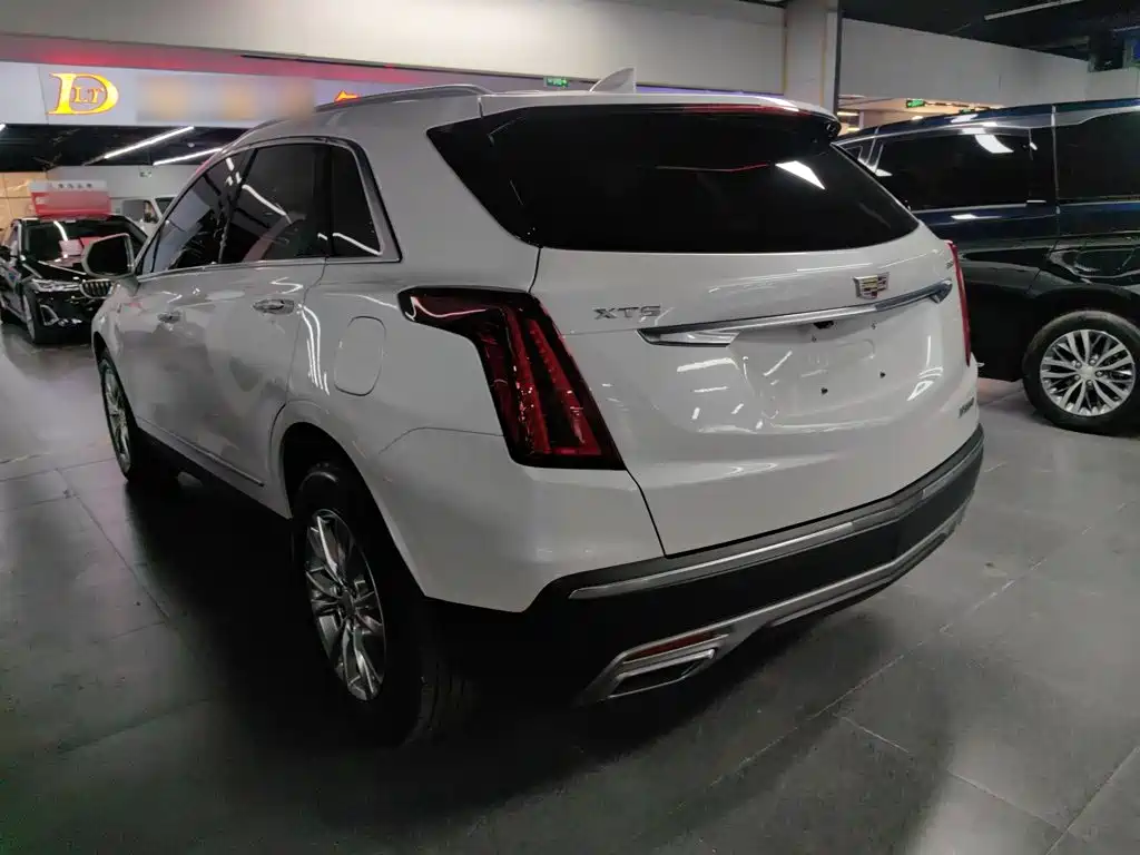 Cadillac XT5 — фото 23