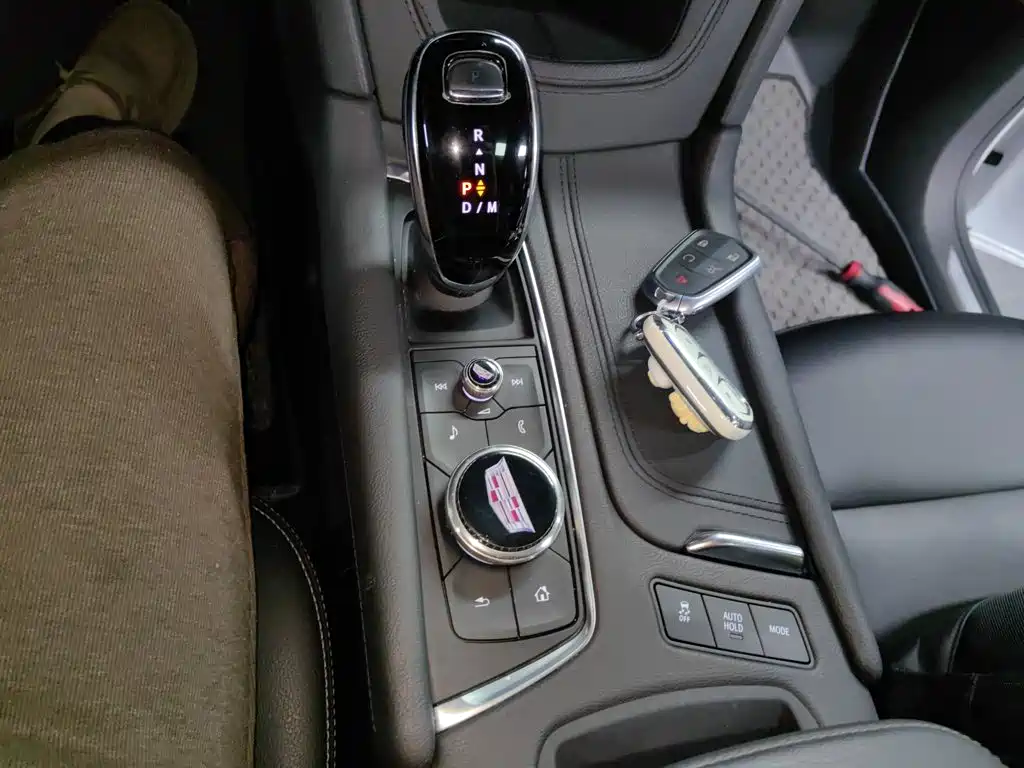 Cadillac XT5 — фото 10