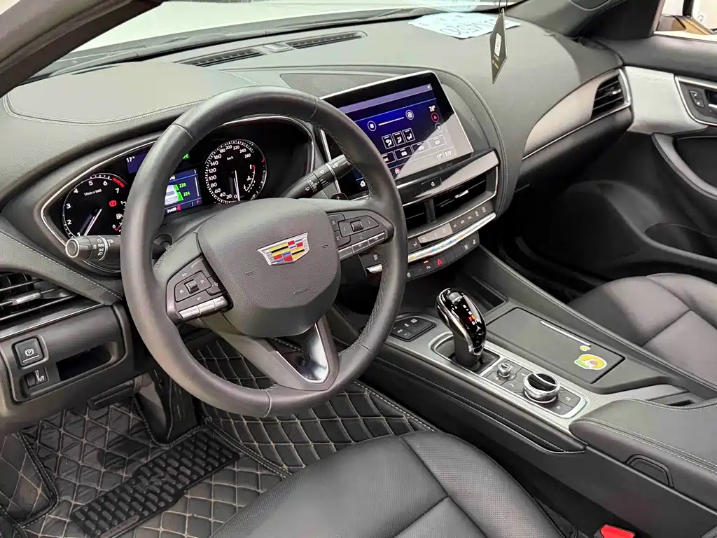 Cadillac CT5 — фото 13