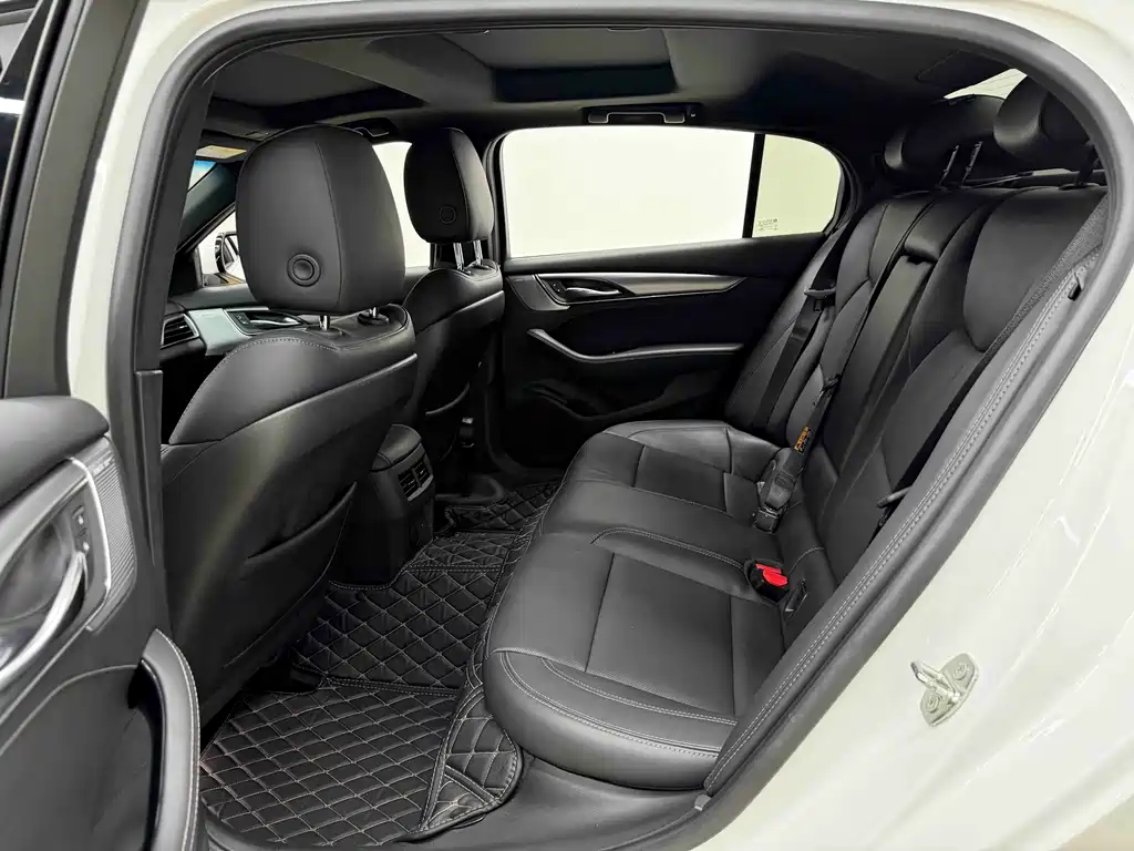 Cadillac CT5 — фото 17