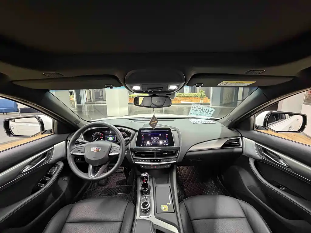 Cadillac CT5 — фото 19