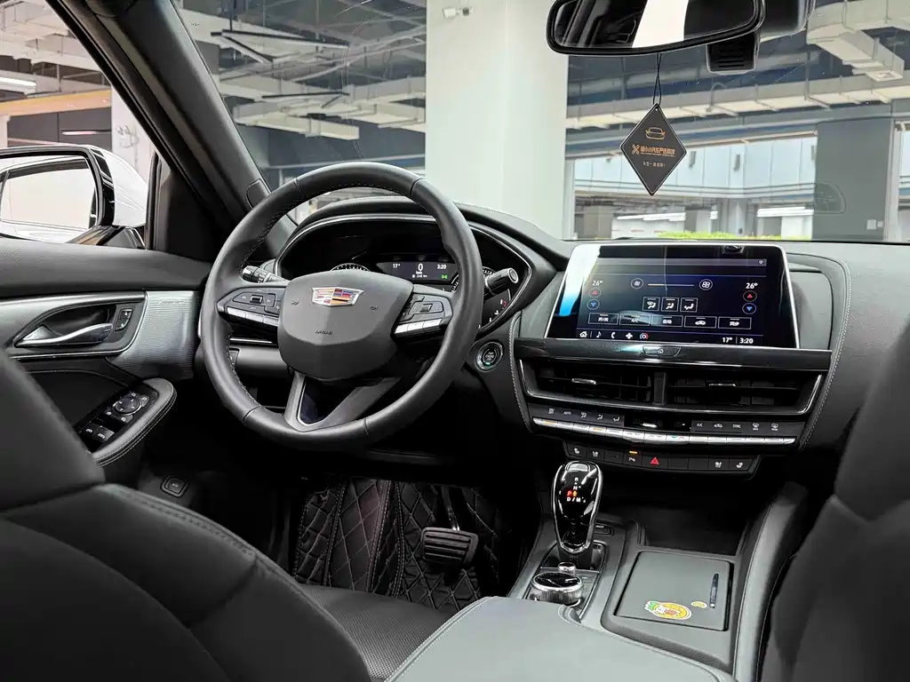 Cadillac CT5 — фото 21