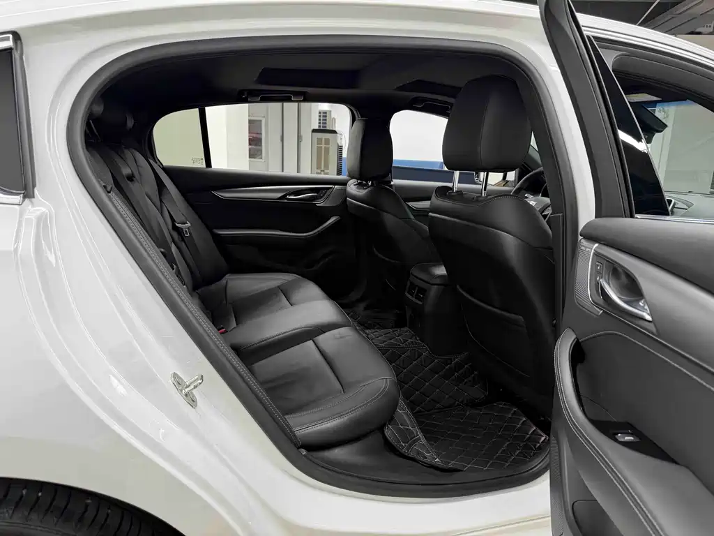 Cadillac CT5 — фото 24
