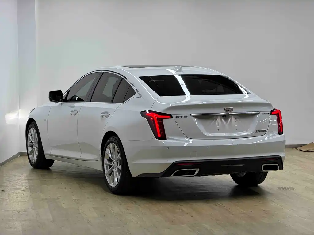 Cadillac CT5 — фото 29
