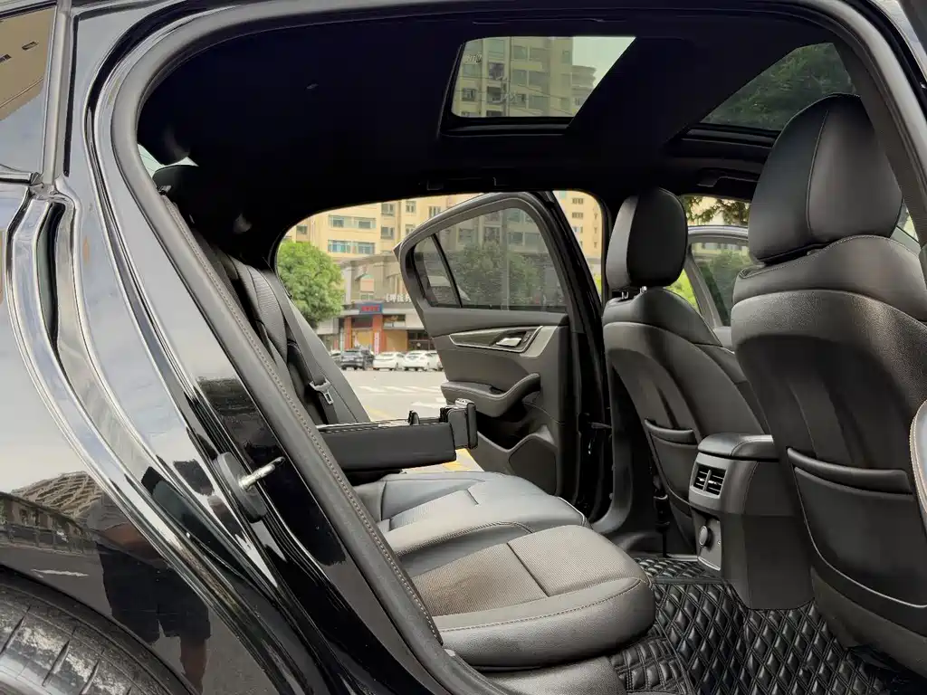 Cadillac CT5 — фото 25