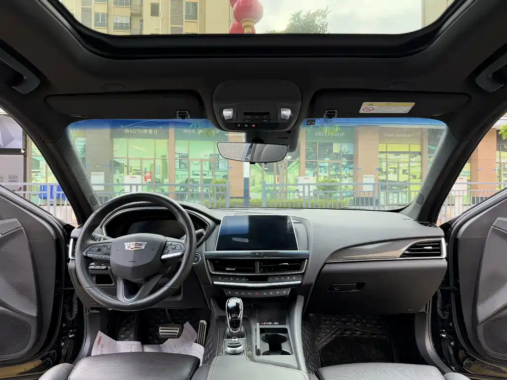 Cadillac CT5 — фото 28
