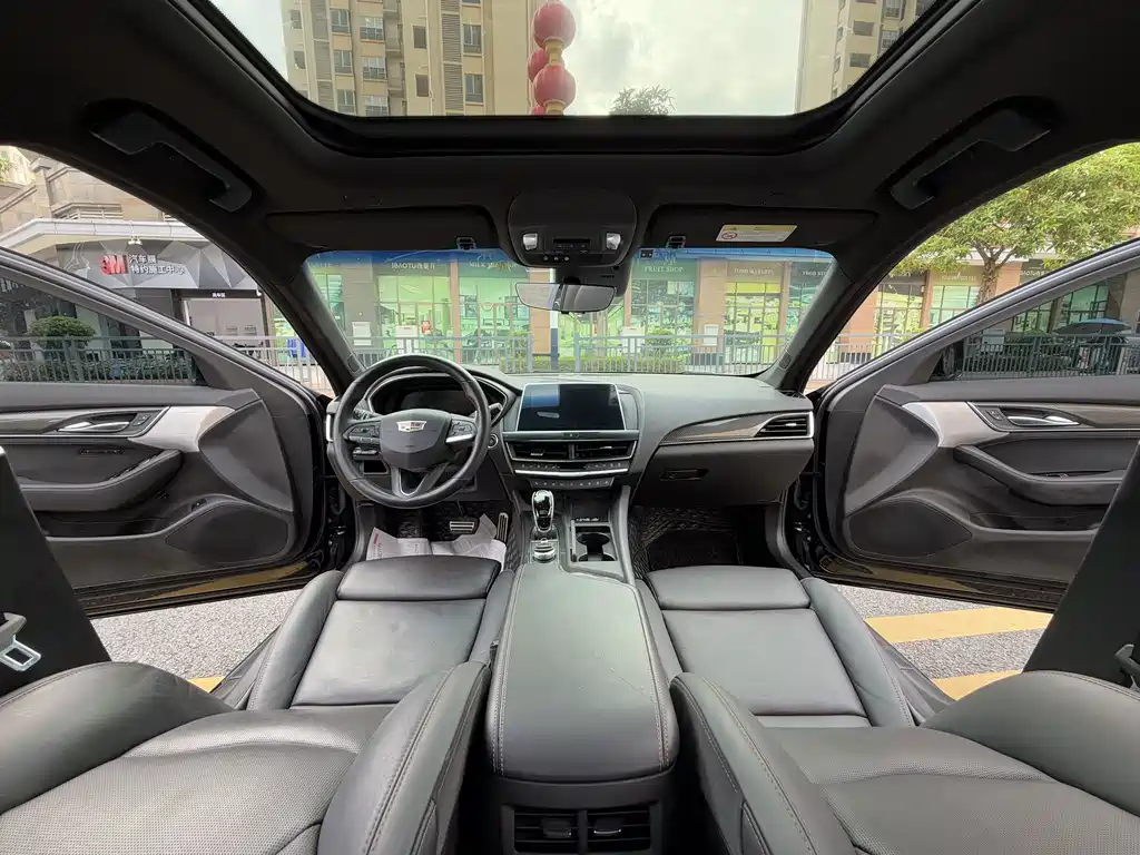Cadillac CT5 — фото 29