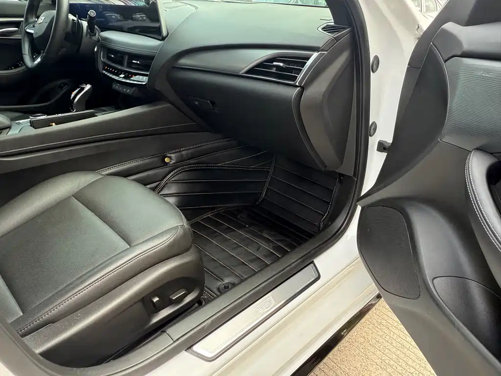 Cadillac CT5 — фото 15