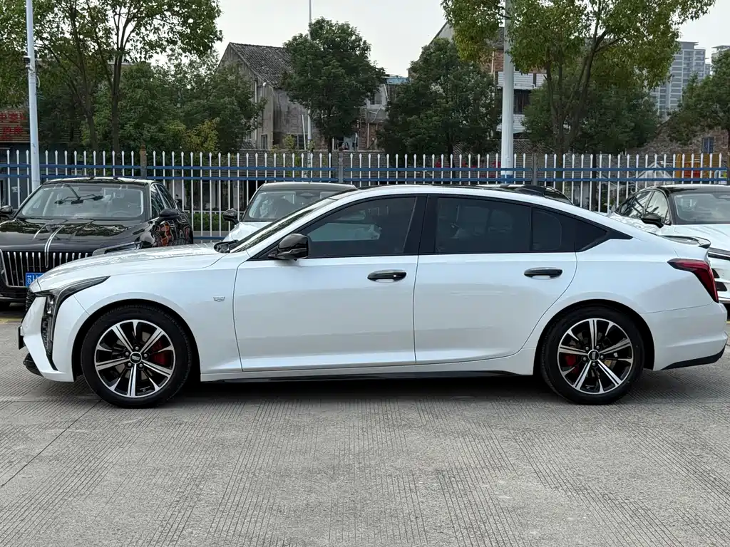 Cadillac CT5 — фото 4