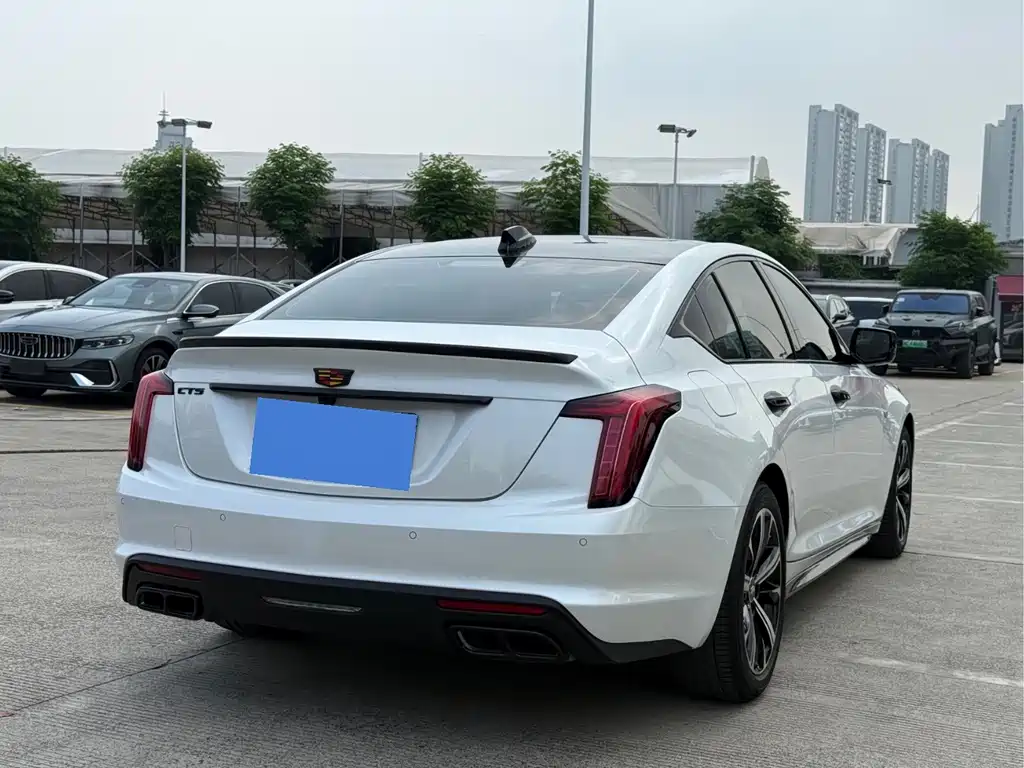 Cadillac CT5 — фото 7