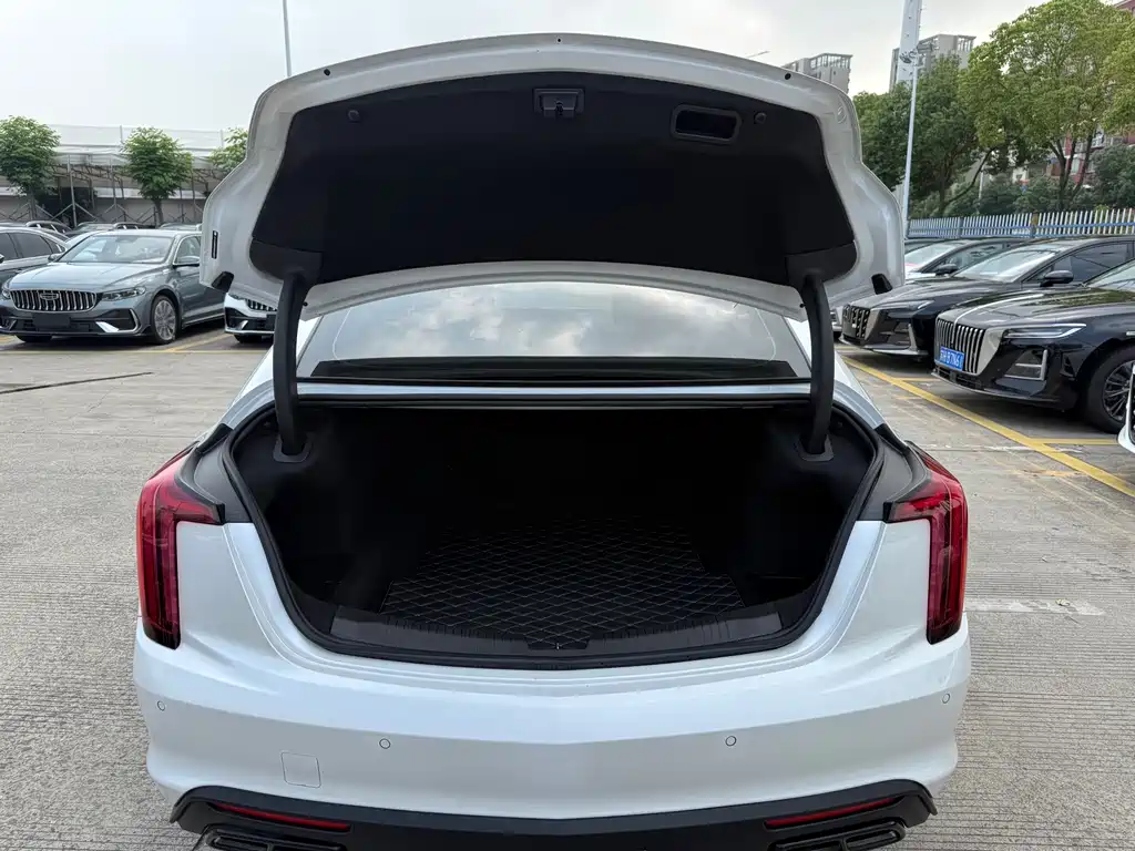 Cadillac CT5 — фото 8