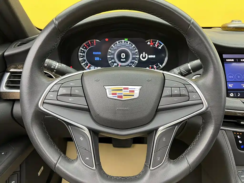 Cadillac CT6 — фото 16