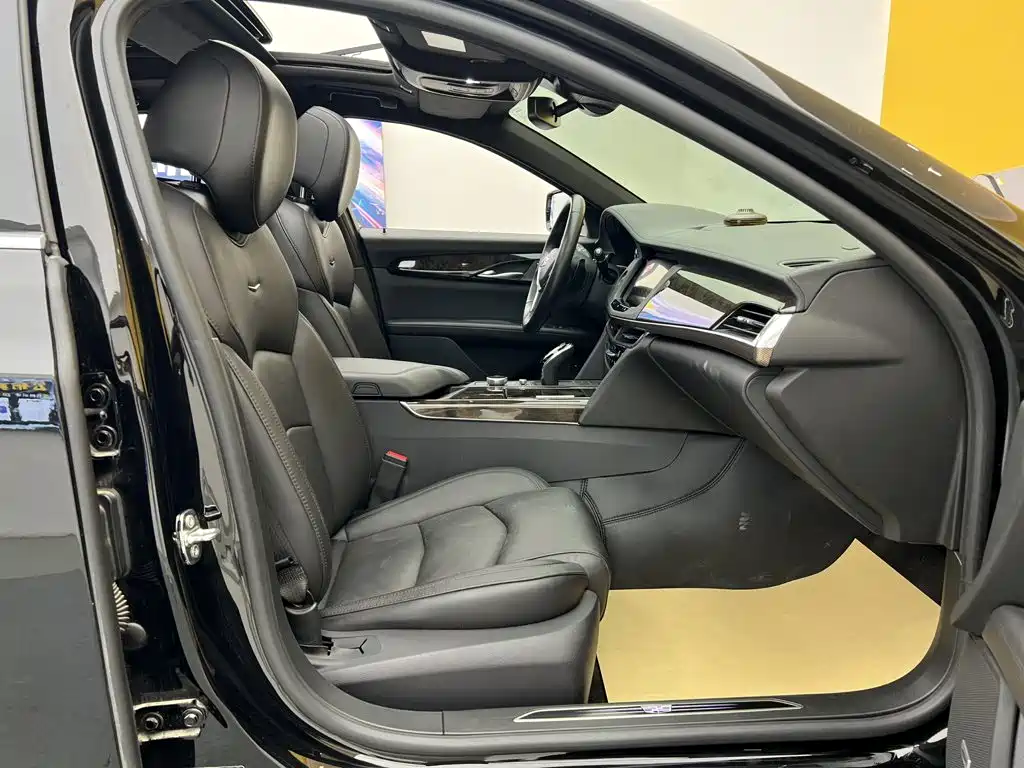 Cadillac CT6 — фото 20