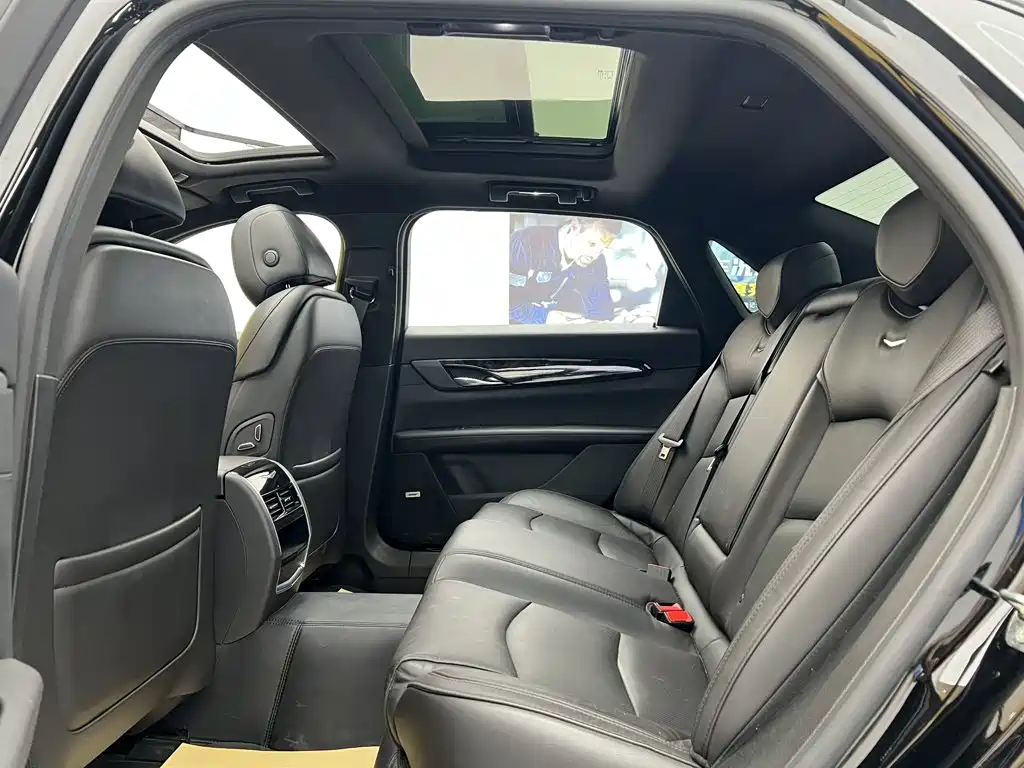 Cadillac CT6 — фото 21