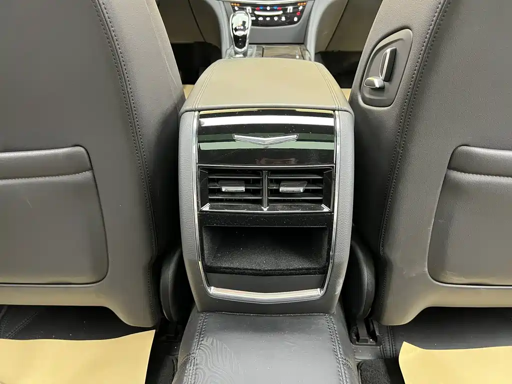 Cadillac CT6 — фото 23
