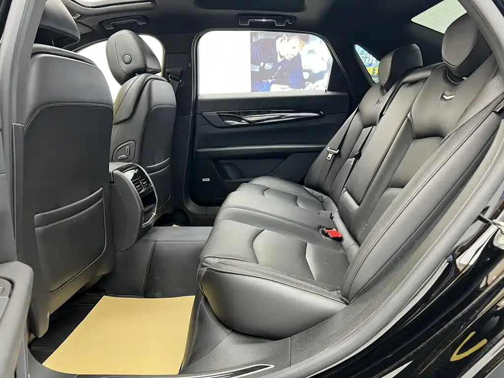 Cadillac CT6 — фото 33