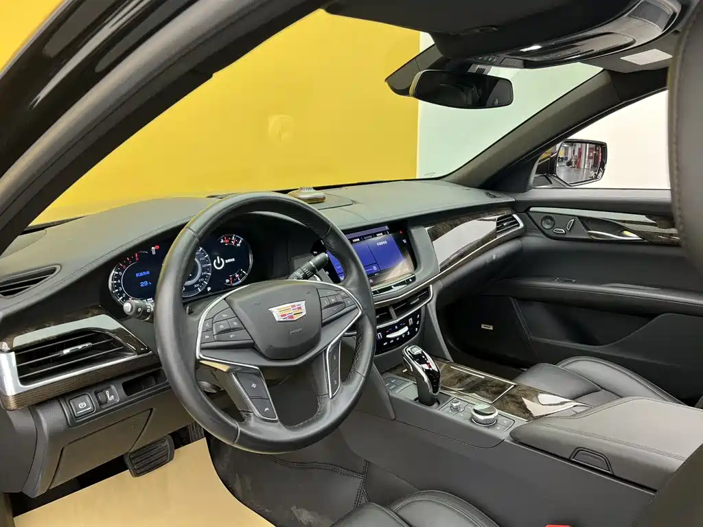Cadillac CT6 — фото 39