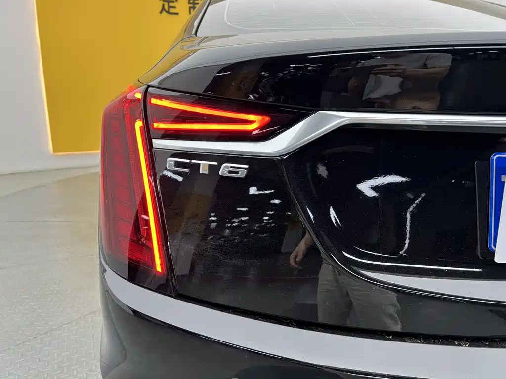 Cadillac CT6 — фото 9