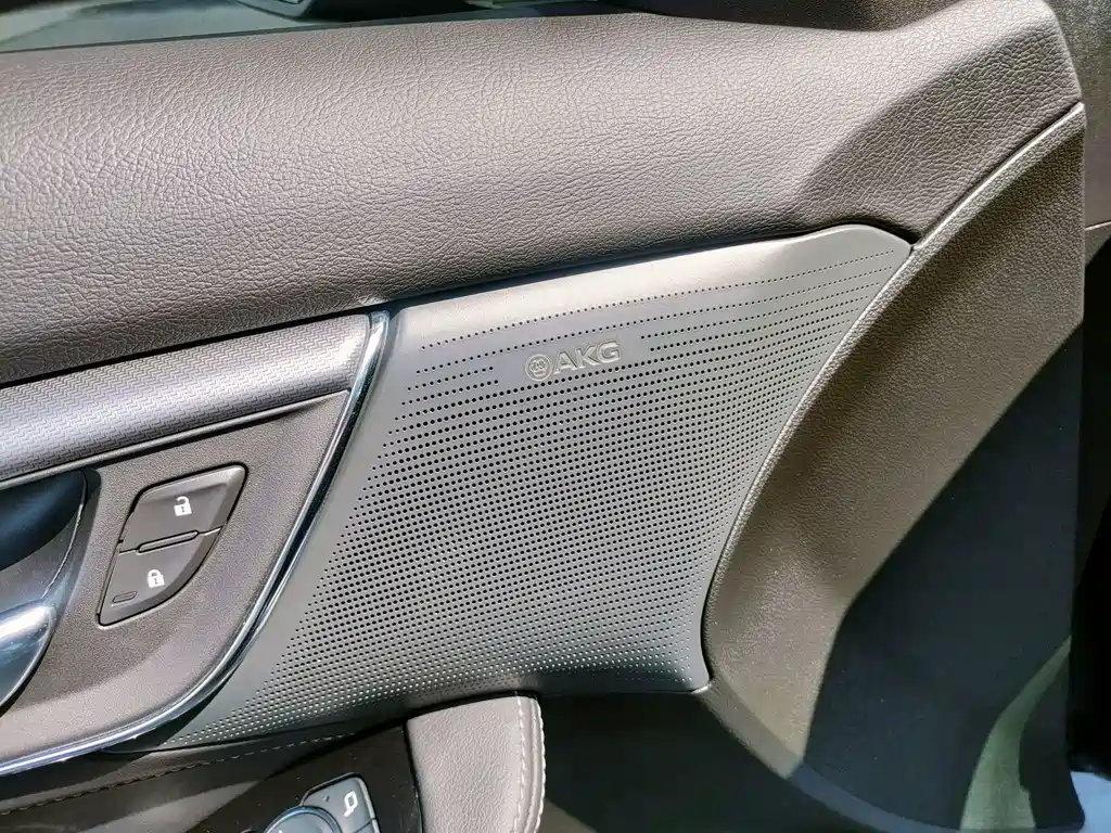 Cadillac CT5 — фото 13