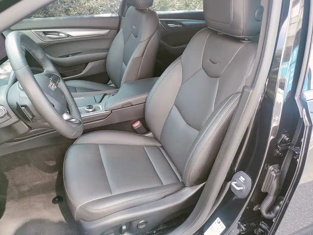 Cadillac CT5 — фото 15