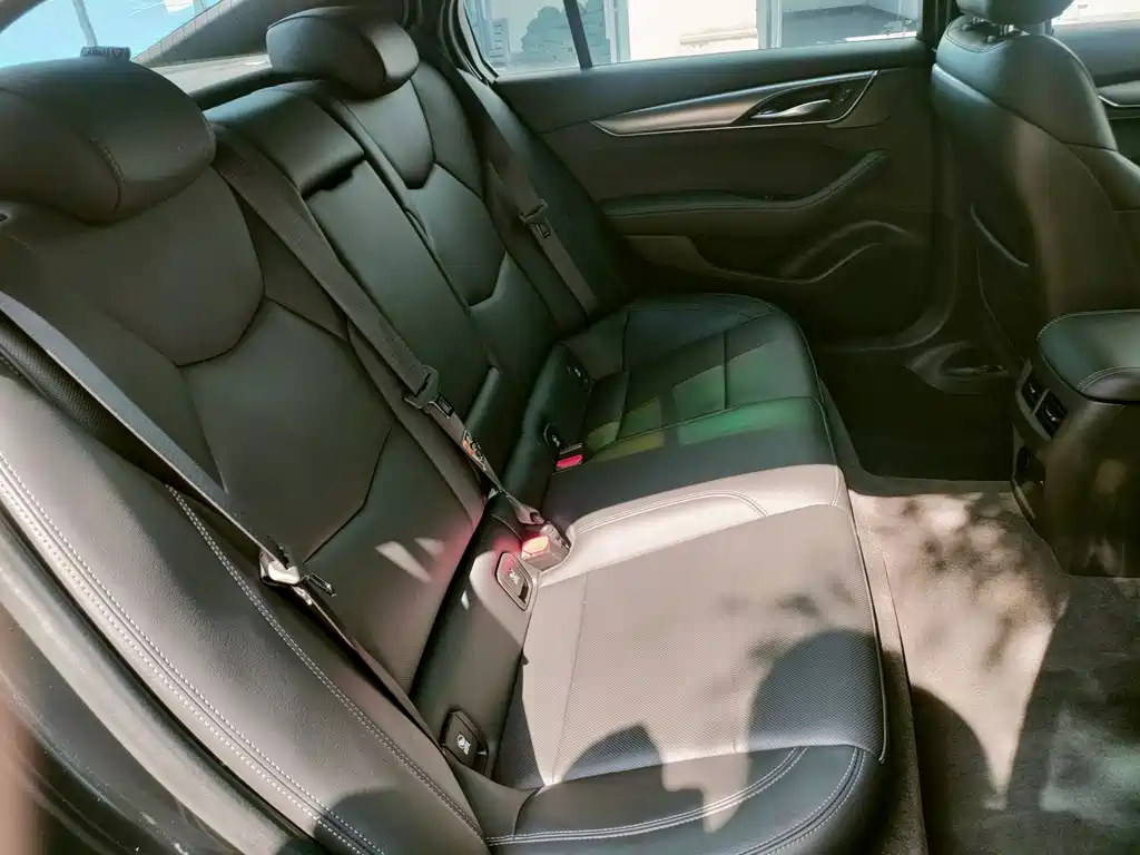 Cadillac CT5 — фото 29
