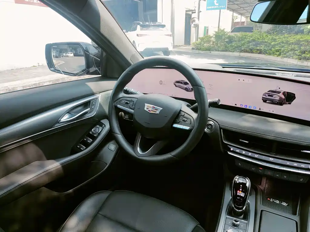 Cadillac CT5 — фото 32