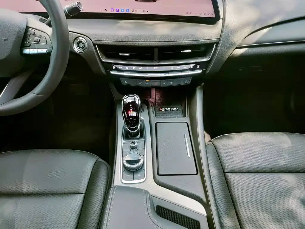 Cadillac CT5 — фото 34