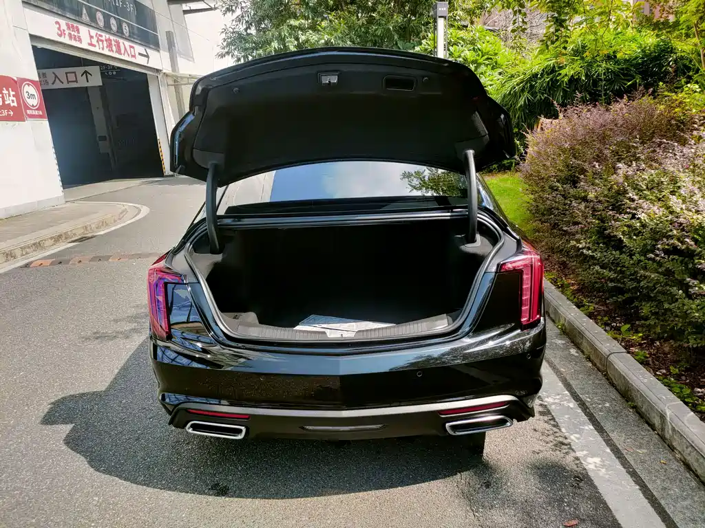 Cadillac CT5 — фото 35