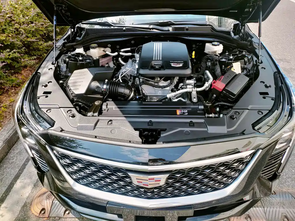 Cadillac CT5 — фото 37