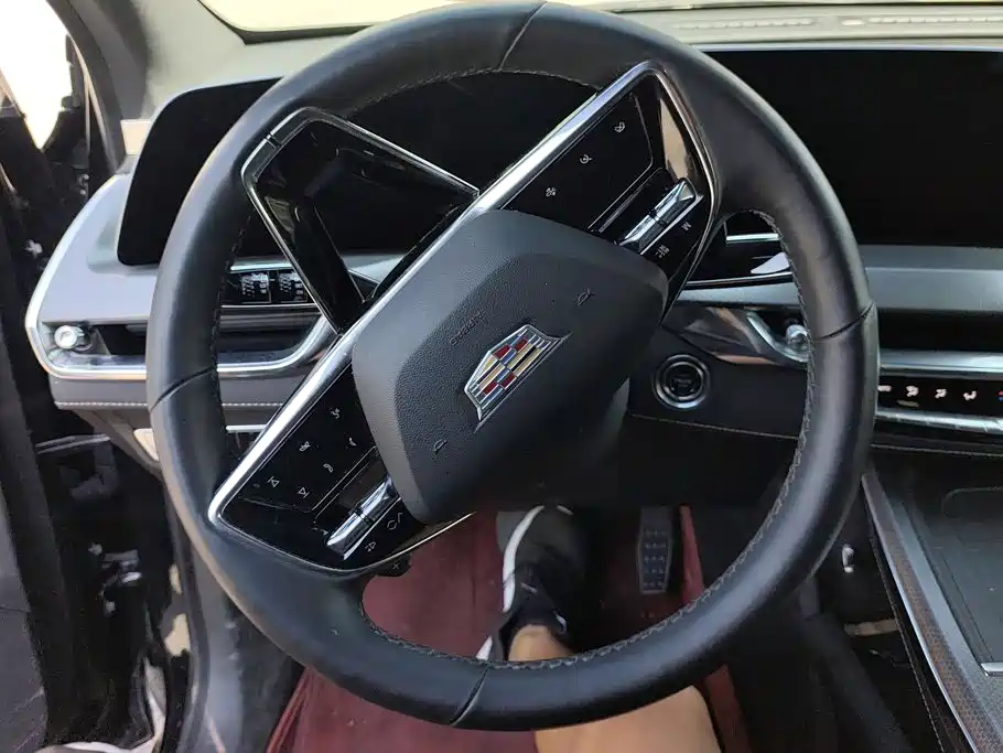 Cadillac XT5 — фото 14