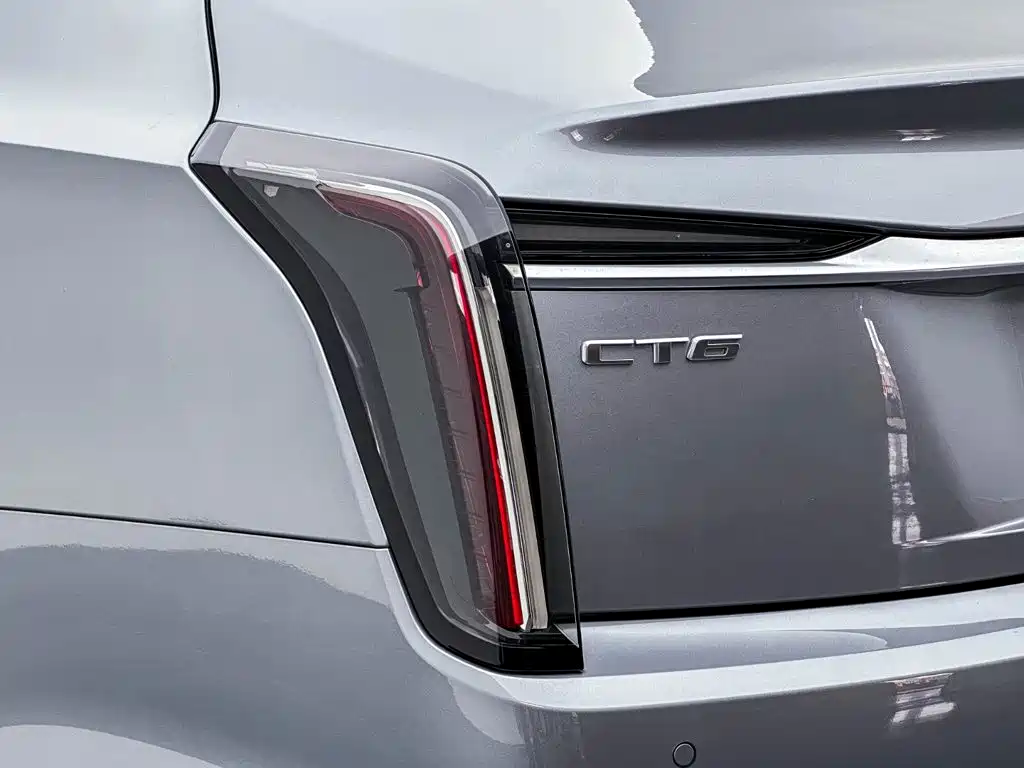 Cadillac CT6 — фото 31